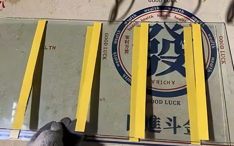 Automatic Double-Sided Taping System for Glass and Mirrors Automatic Double-Sided Taping System for Glass and Mirrors