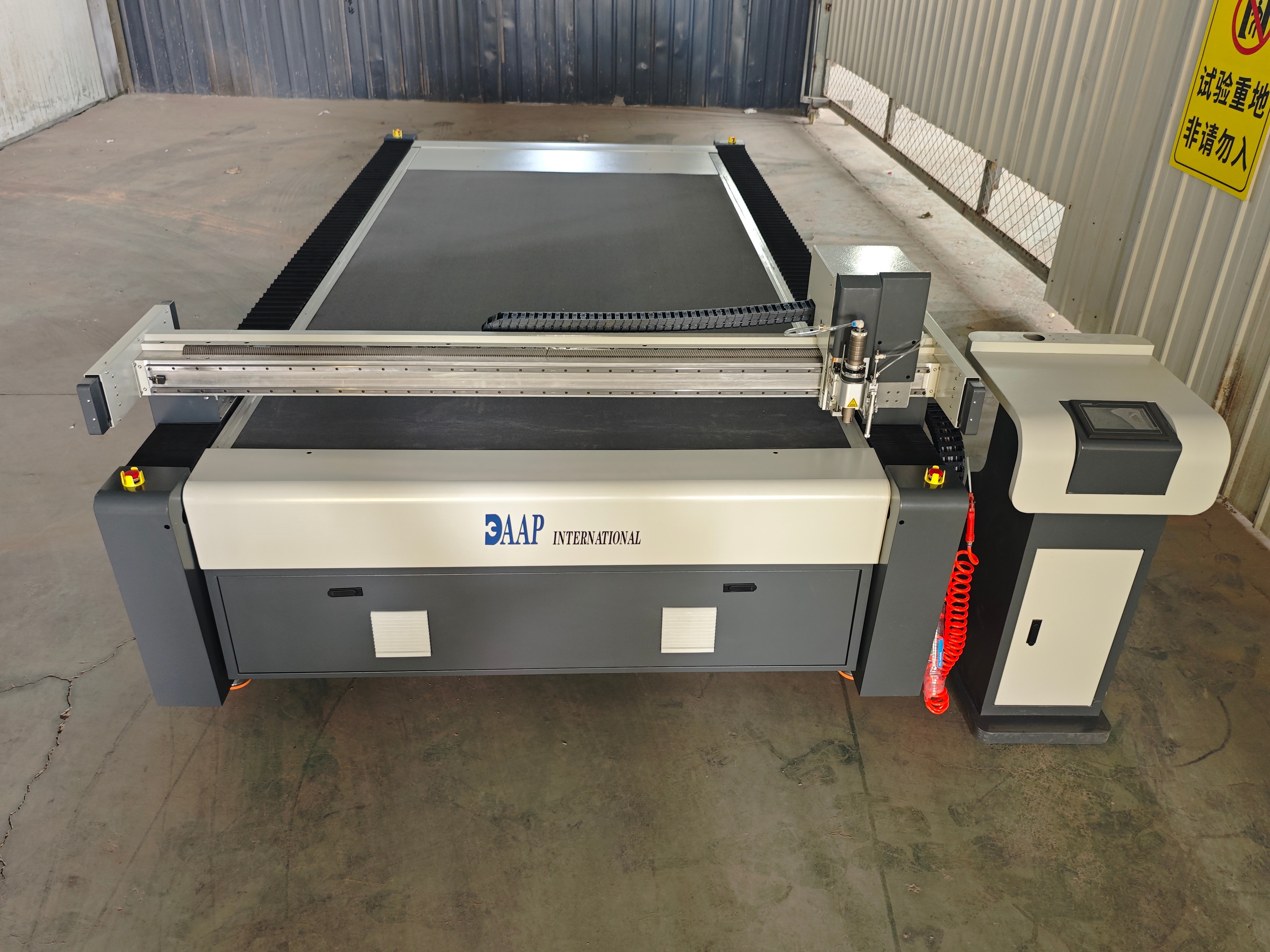 How to Choose an Automatic Knife Cutting Machine Without Wasting Your Budget